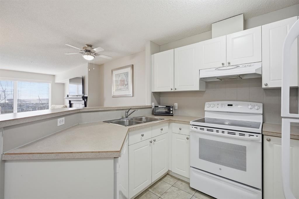 









950


Arbour Lake

Road Northwest, 1103,
Calgary,




AB
T3G 5B8

