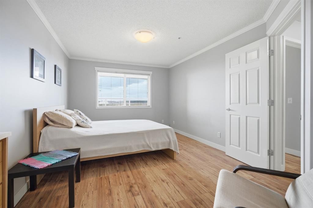 









950


Arbour Lake

Road Northwest, 1103,
Calgary,




AB
T3G 5B8

