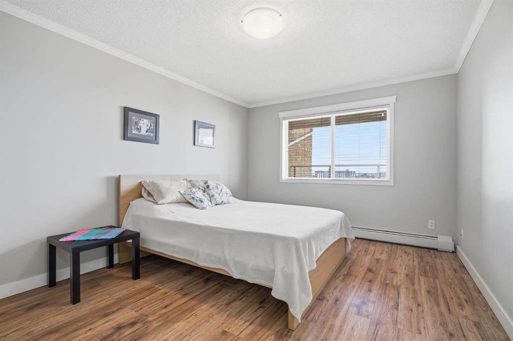 









950


Arbour Lake

Road Northwest, 1103,
Calgary,




AB
T3G 5B8

