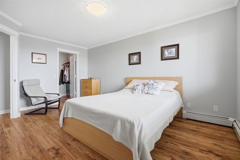 









950


Arbour Lake

Road Northwest, 1103,
Calgary,




AB
T3G 5B8

