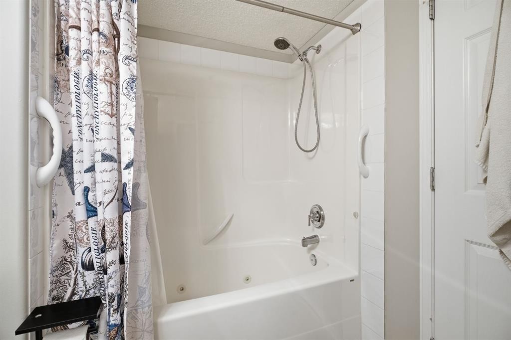 









950


Arbour Lake

Road Northwest, 1103,
Calgary,




AB
T3G 5B8

