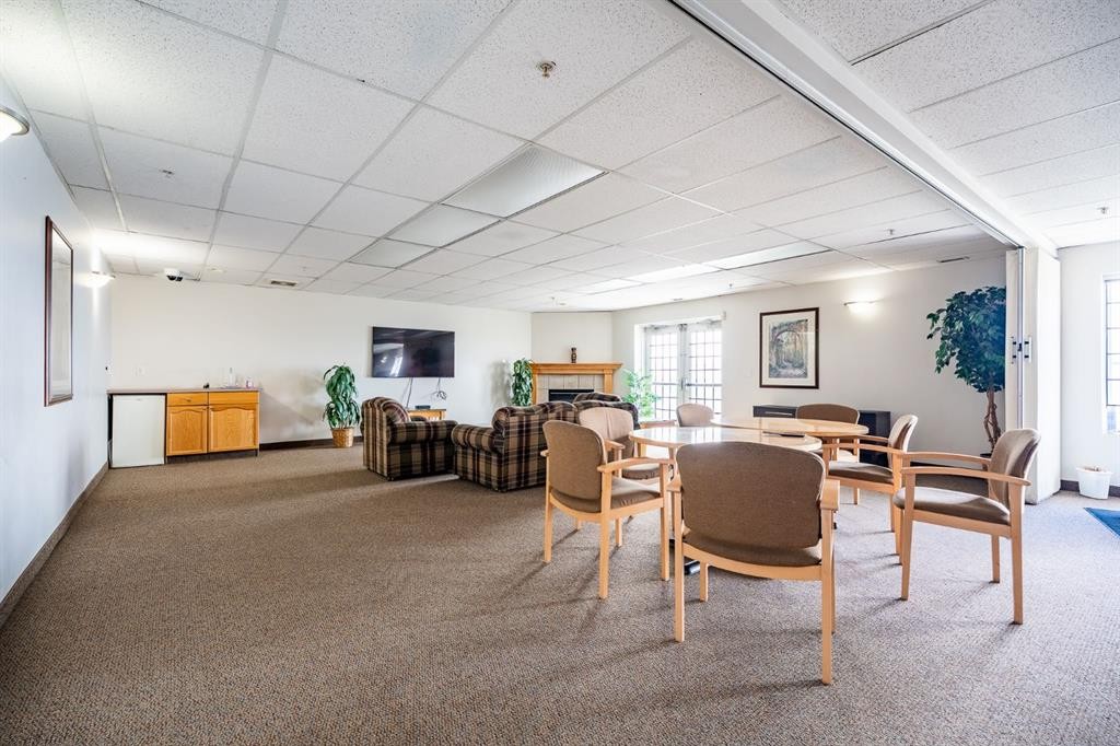 









950


Arbour Lake

Road Northwest, 1103,
Calgary,




AB
T3G 5B8

