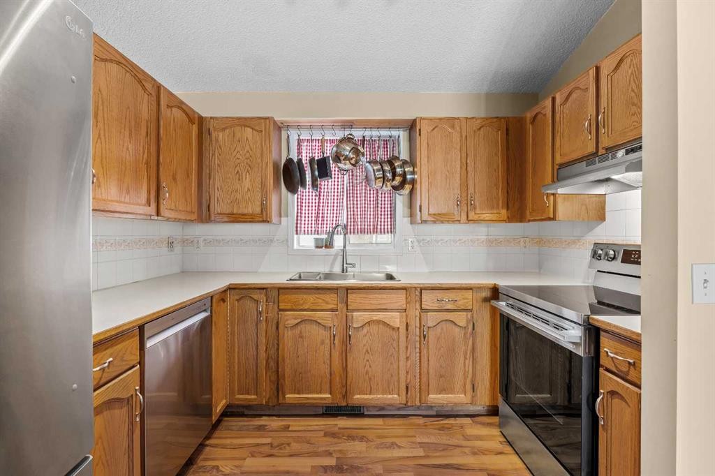 









316


Coventry

Close Northeast,
Calgary,




AB
T3K 4C5

