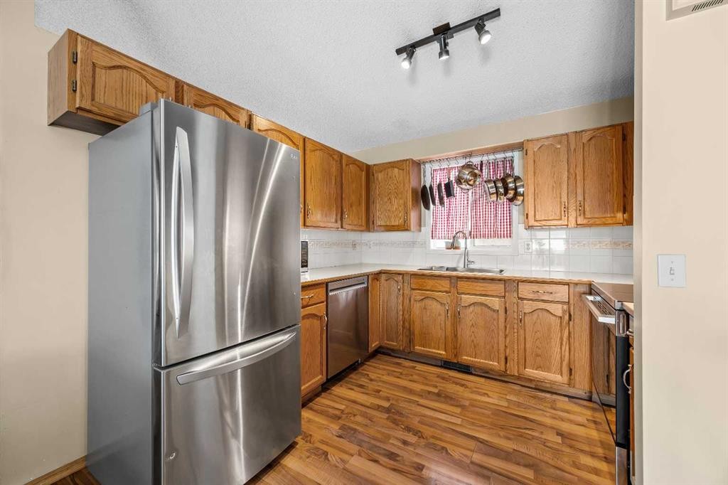 









316


Coventry

Close Northeast,
Calgary,




AB
T3K 4C5

