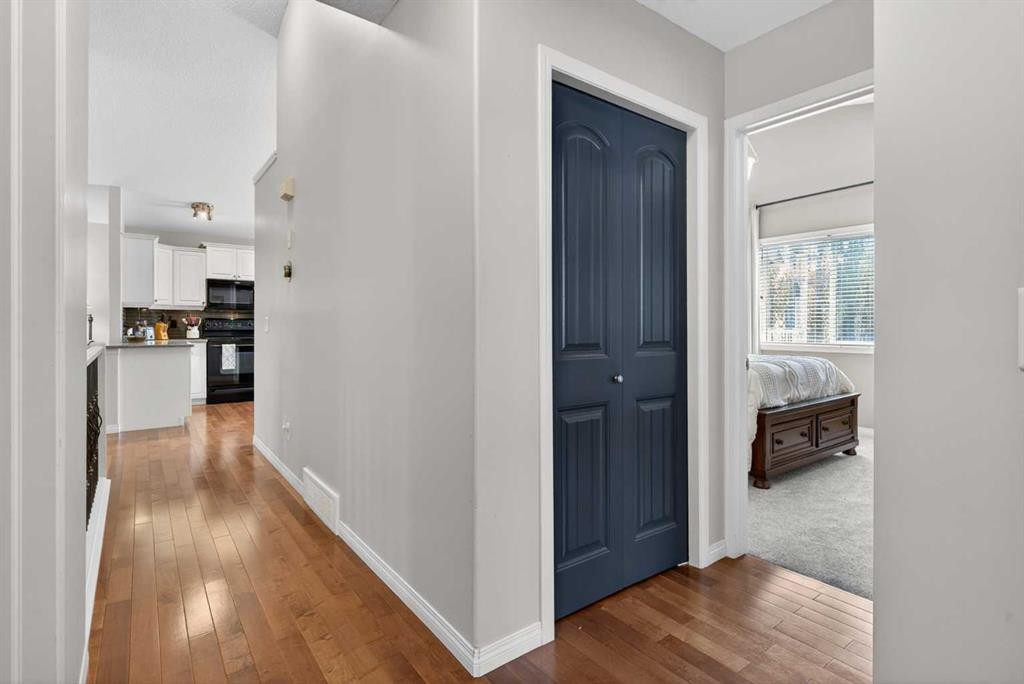 









412


Highland

Close,
Strathmore,




AB
T2A3M9

