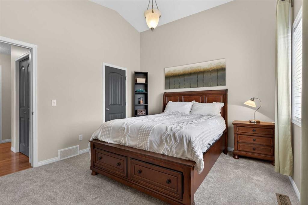 









412


Highland

Close,
Strathmore,




AB
T2A3M9

