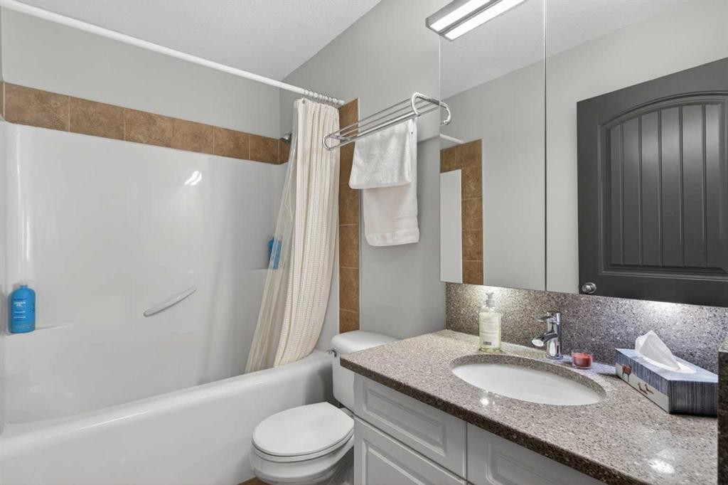 









412


Highland

Close,
Strathmore,




AB
T2A3M9

