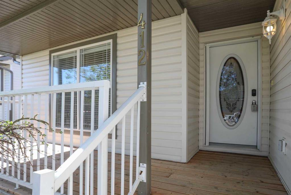 









412


Highland

Close,
Strathmore,




AB
T2A3M9

