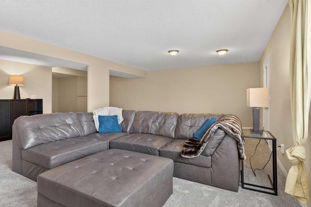 









412


Highland

Close,
Strathmore,




AB
T2A3M9


