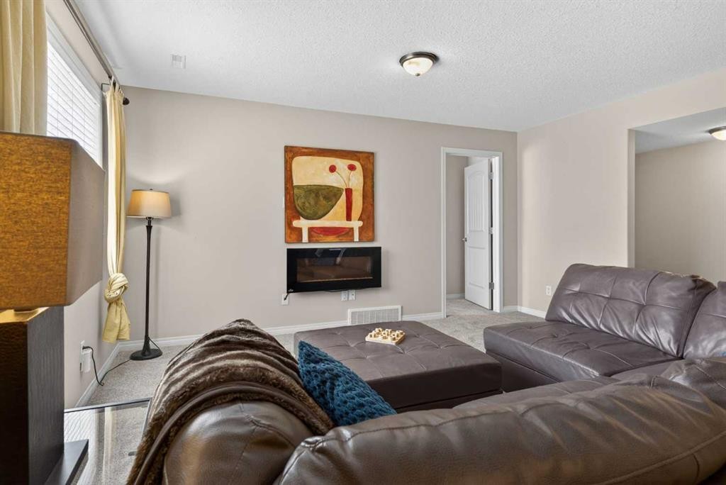 









412


Highland

Close,
Strathmore,




AB
T2A3M9

