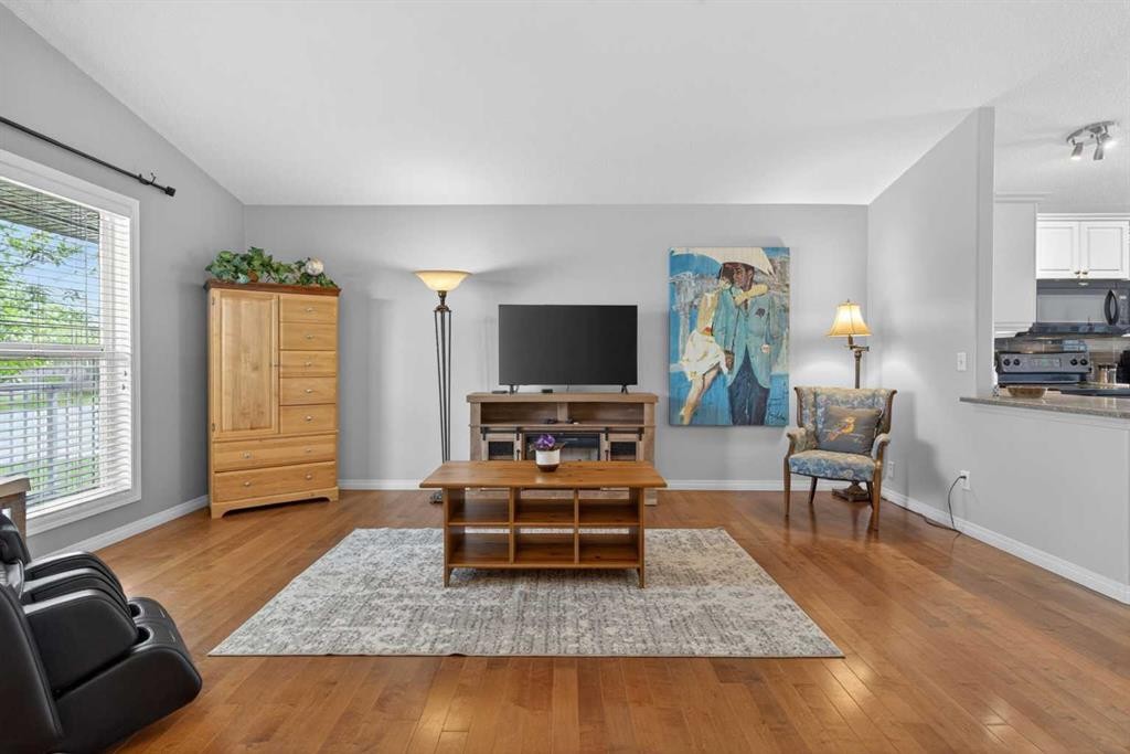 









412


Highland

Close,
Strathmore,




AB
T2A3M9

