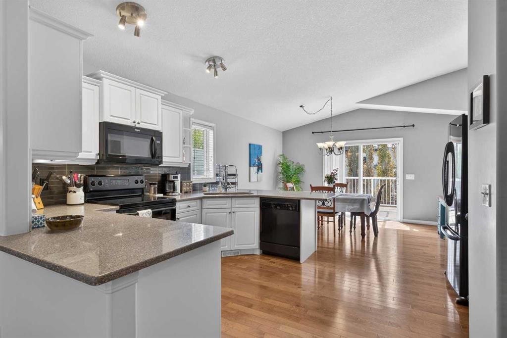 









412


Highland

Close,
Strathmore,




AB
T2A3M9

