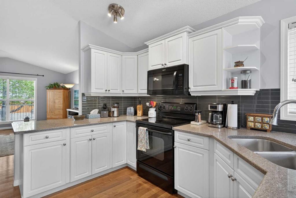 









412


Highland

Close,
Strathmore,




AB
T2A3M9

