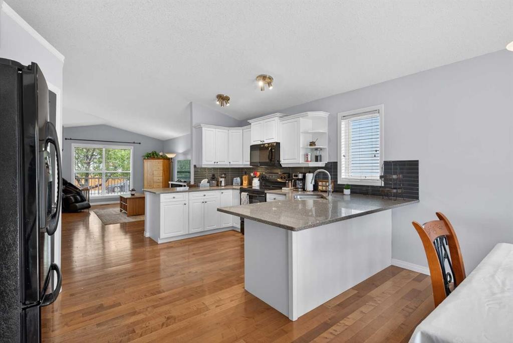 









412


Highland

Close,
Strathmore,




AB
T2A3M9

