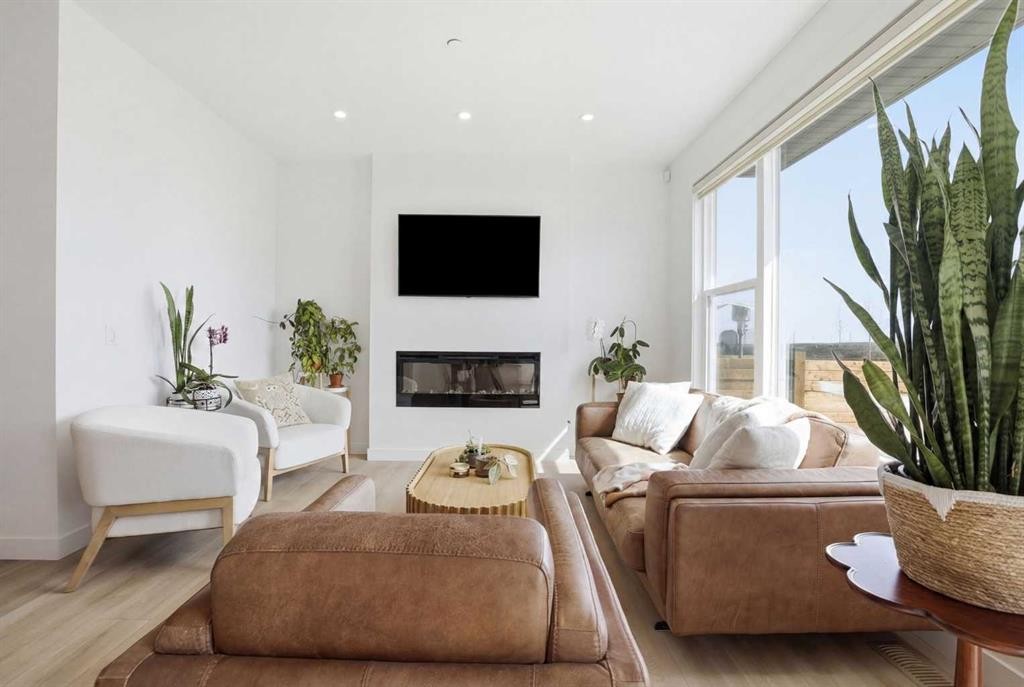 









360


Calhoun

Common Northeast,
Calgary,




AB
T3P 1T2

