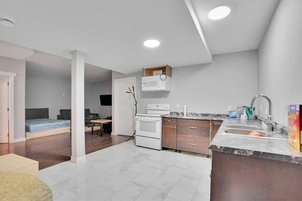 









46


Mahogany

Passage Southeast,
Calgary,




AB
T3M 2K5

