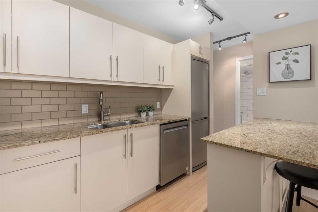 









824


4

Avenue Northwest, 304,
Calgary,




AB
T2N 0M8

