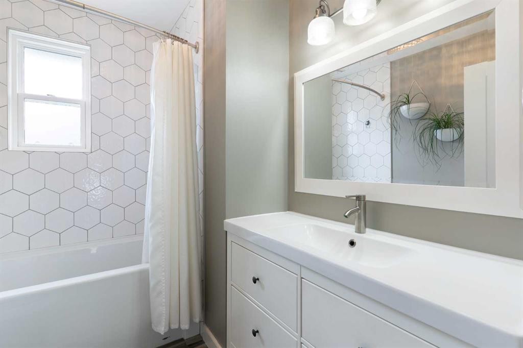 









121


Mountain

Street,
Cochrane,




AB
T4C 1Z5

