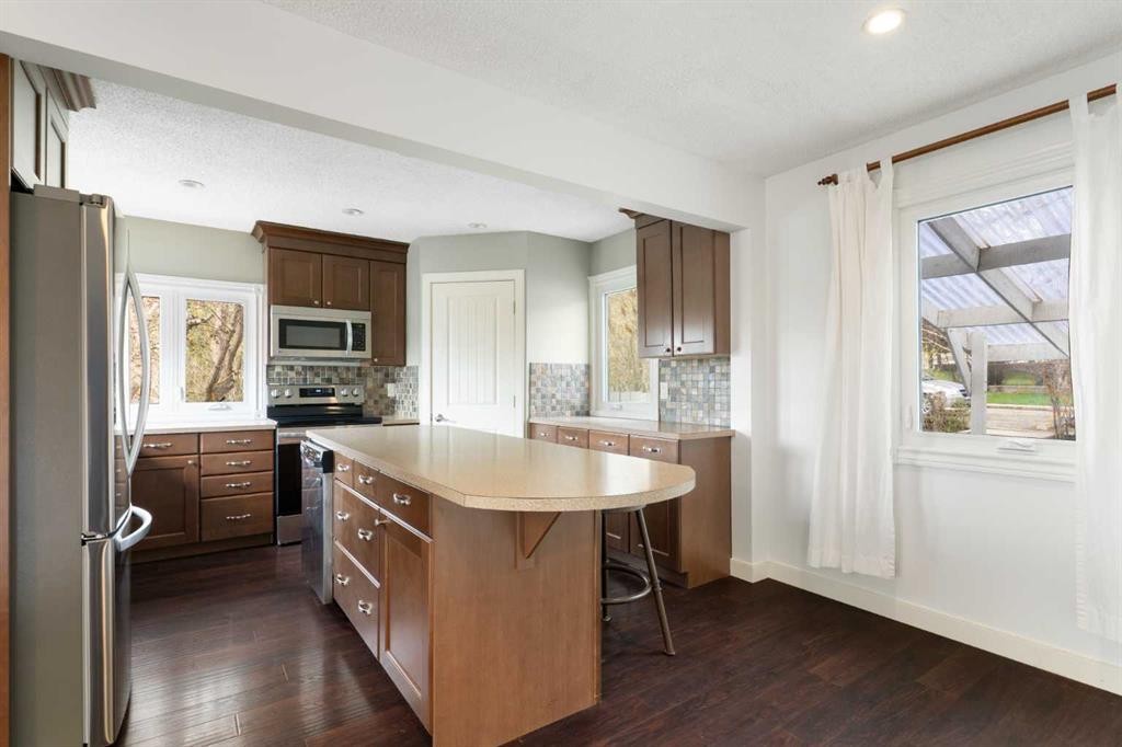 









121


Mountain

Street,
Cochrane,




AB
T4C 1Z5

