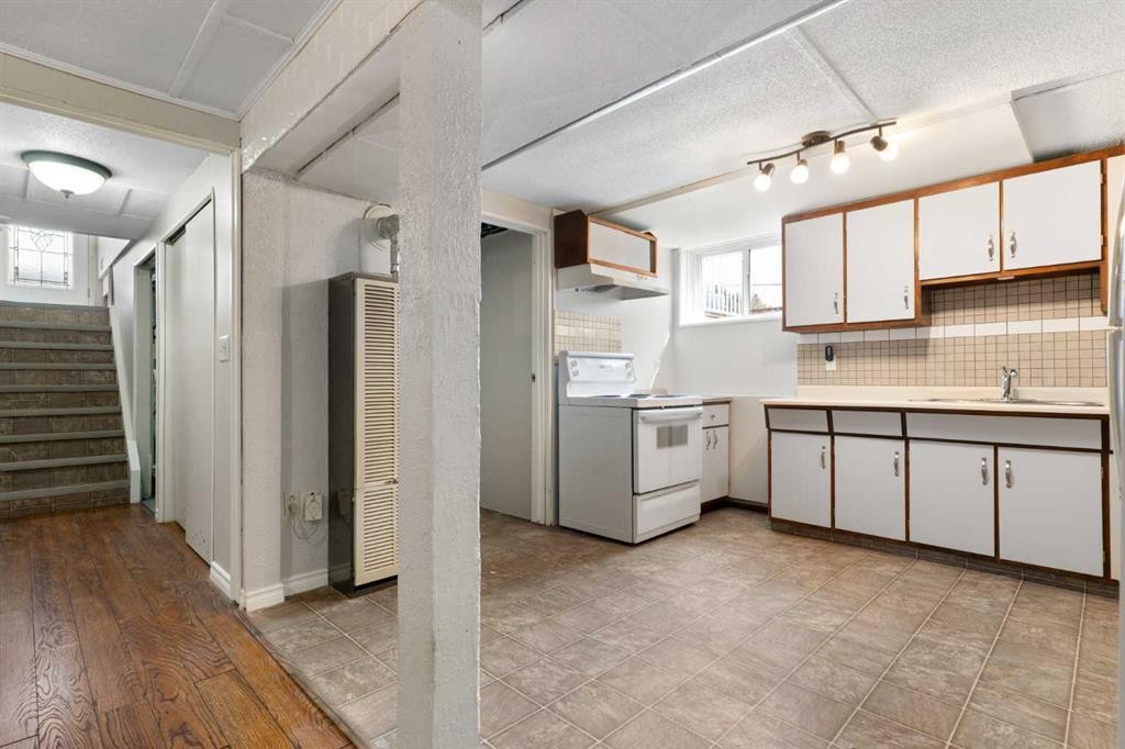 









121


Mountain

Street,
Cochrane,




AB
T4C 1Z5

