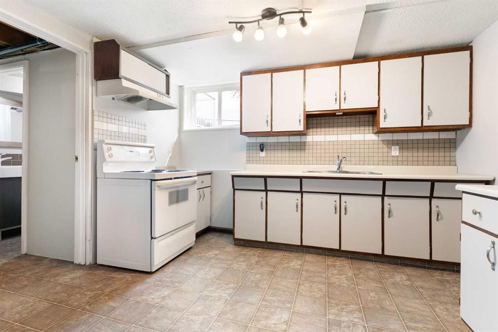 









121


Mountain

Street,
Cochrane,




AB
T4C 1Z5

