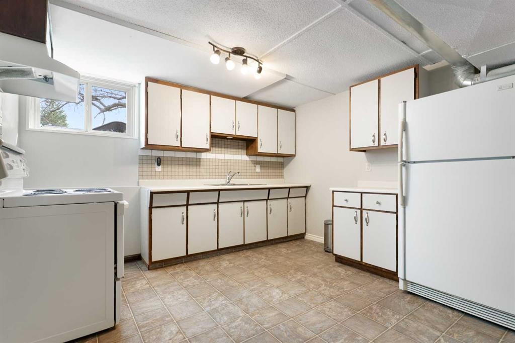 









121


Mountain

Street,
Cochrane,




AB
T4C 1Z5

