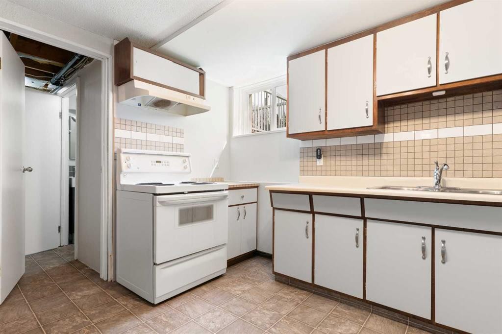 









121


Mountain

Street,
Cochrane,




AB
T4C 1Z5


