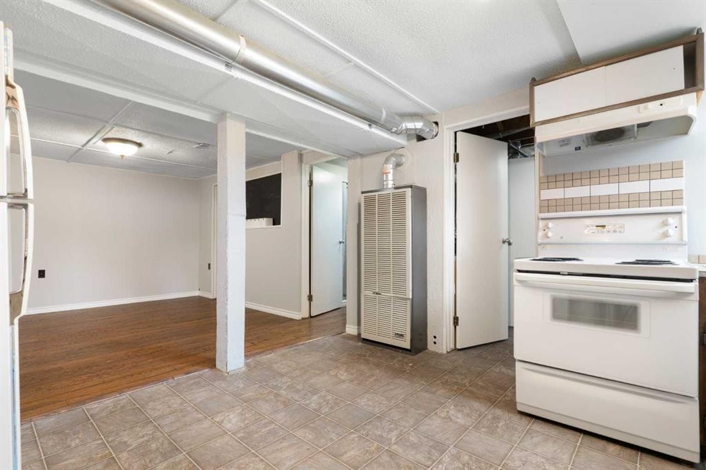 









121


Mountain

Street,
Cochrane,




AB
T4C 1Z5

