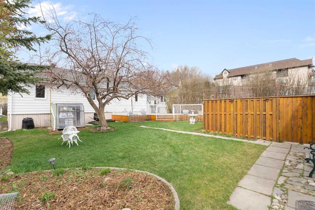 









121


Mountain

Street,
Cochrane,




AB
T4C 1Z5

