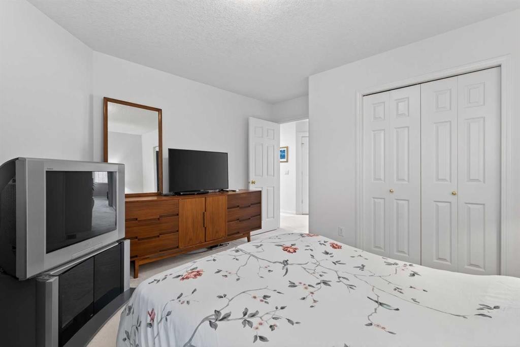 









307


Hampstead

Way Northwest,
Calgary,




AB
T3A 6E6

