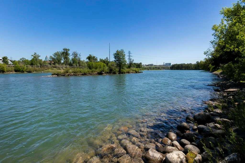 









30 & 32


New

Street Southeast,
Calgary,




AB
T2G 3X9

