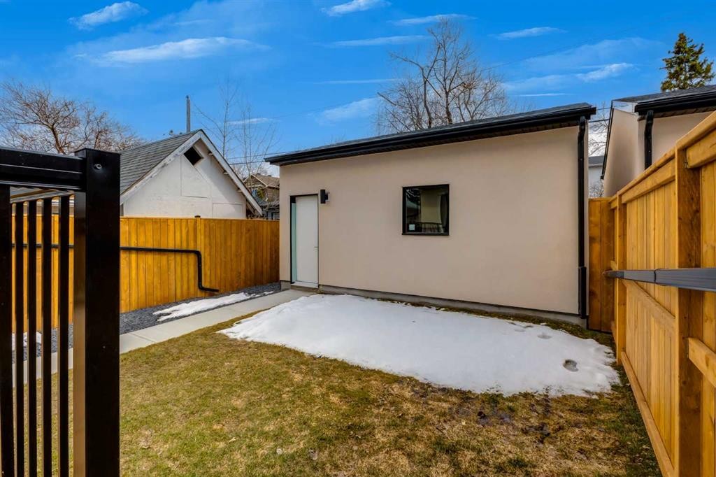 









631


28

Avenue Northwest,
Calgary,




AB
T2M2L2

