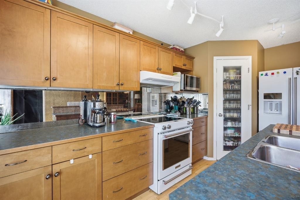 









157


Cranberry

Square Southeast,
Calgary,




AB
T3M 1J6

