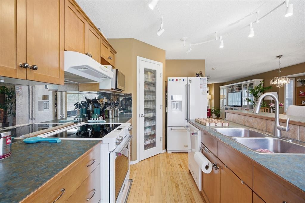 









157


Cranberry

Square Southeast,
Calgary,




AB
T3M 1J6

