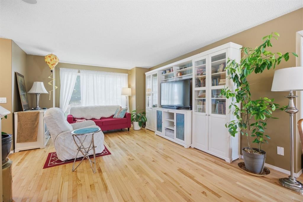 









157


Cranberry

Square Southeast,
Calgary,




AB
T3M 1J6


