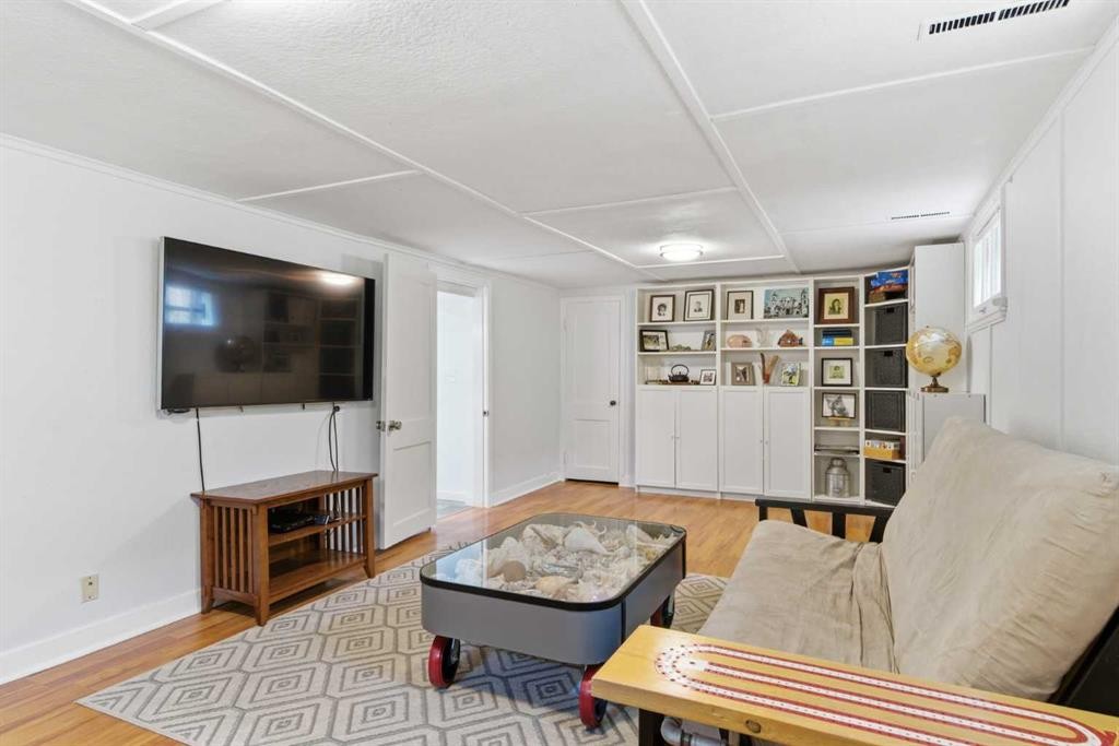 









1945


Mountview

Crescent Northeast,
Calgary,




AB
T2E 5N4


