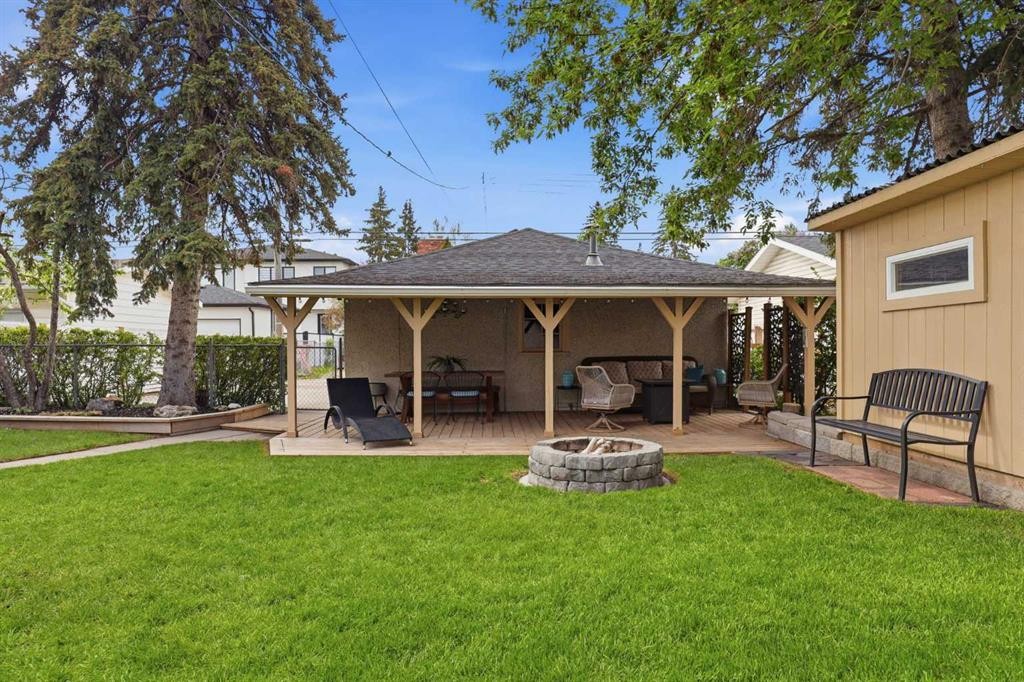 









8343


48

Avenue Northwest,
Calgary,




AB
T3B 2A9

