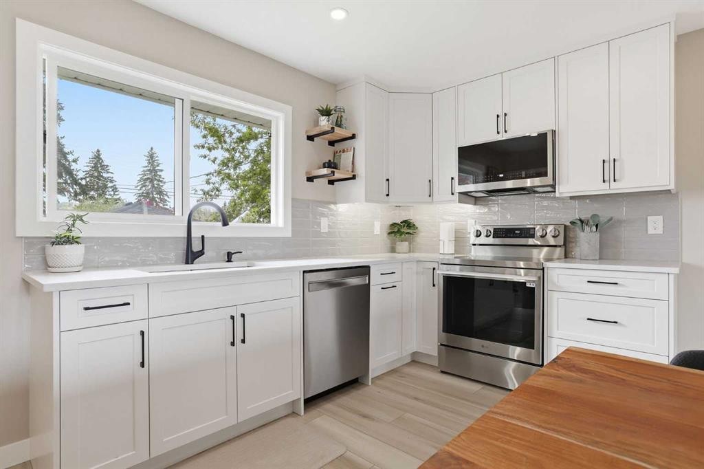 









8343


48

Avenue Northwest,
Calgary,




AB
T3B 2A9

