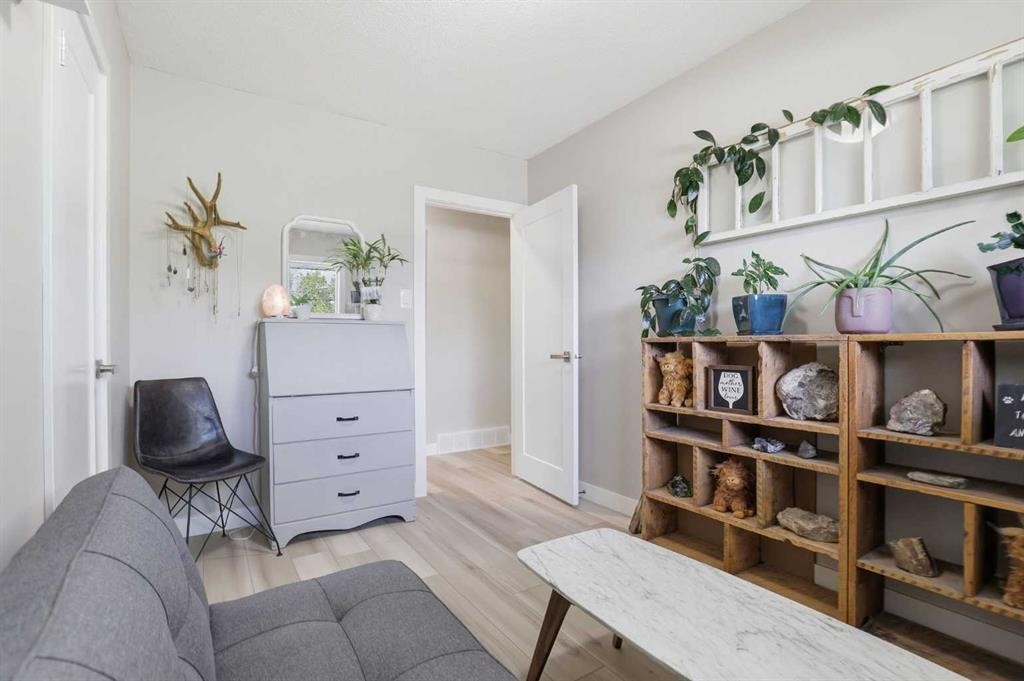 









8343


48

Avenue Northwest,
Calgary,




AB
T3B 2A9

