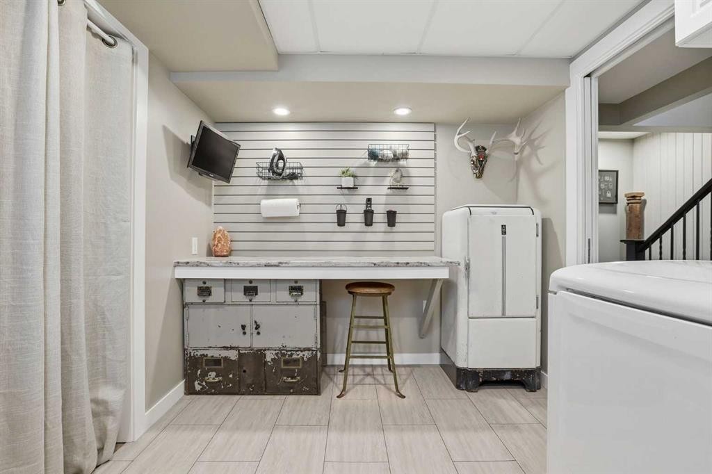 









8343


48

Avenue Northwest,
Calgary,




AB
T3B 2A9

