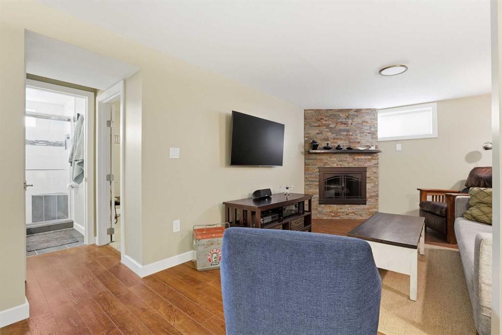 









8343


48

Avenue Northwest,
Calgary,




AB
T3B 2A9

