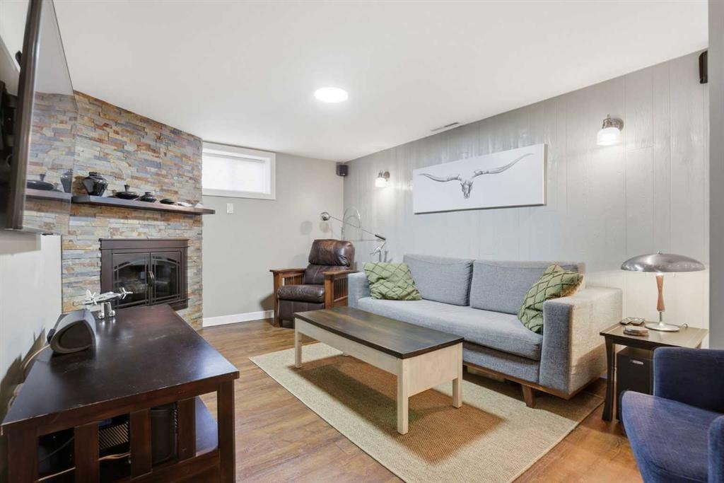 









8343


48

Avenue Northwest,
Calgary,




AB
T3B 2A9

