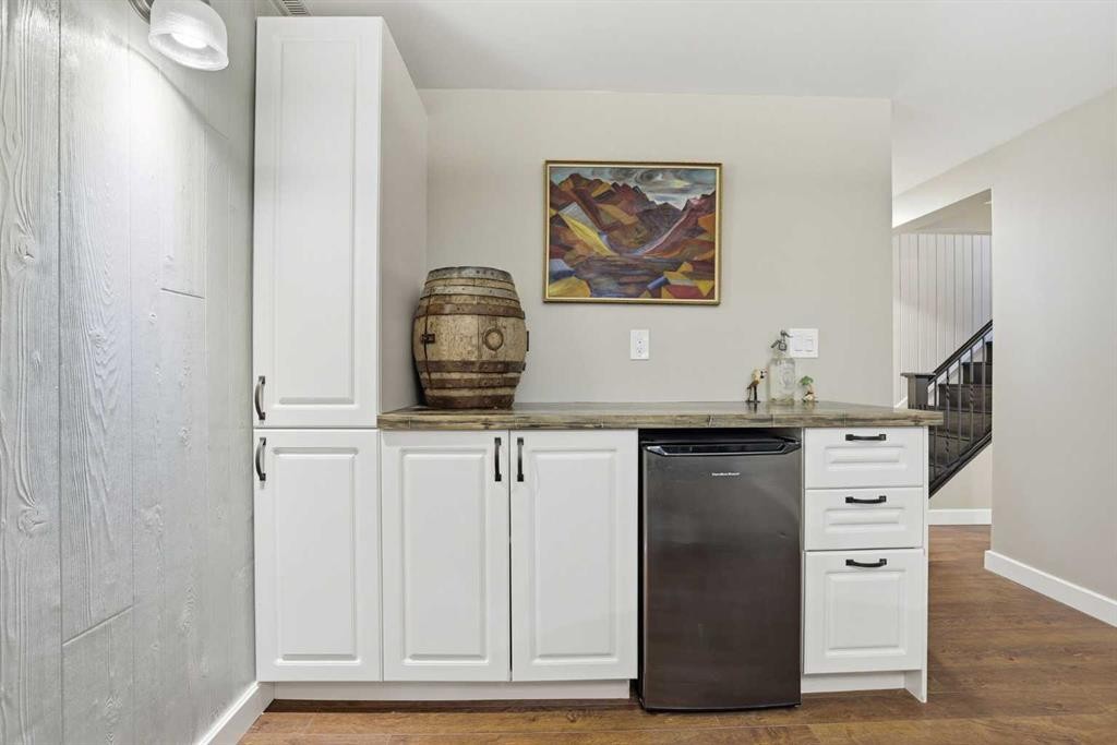 









8343


48

Avenue Northwest,
Calgary,




AB
T3B 2A9

