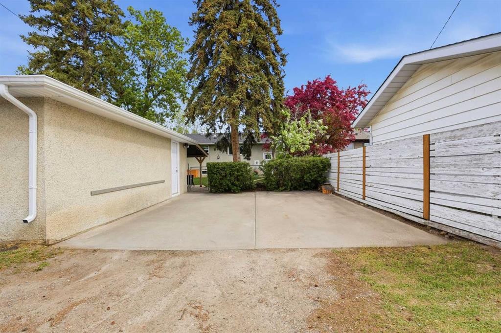 









8343


48

Avenue Northwest,
Calgary,




AB
T3B 2A9

