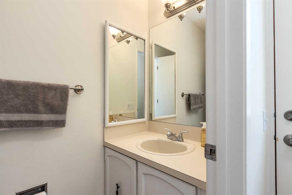 









5625


Silverdale

Drive Northwest, 31,
Calgary,




AB
T3B 4N5

