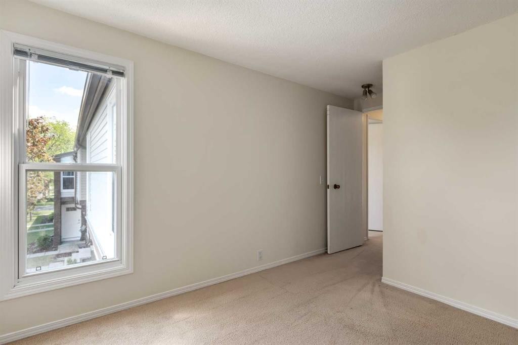 









5625


Silverdale

Drive Northwest, 31,
Calgary,




AB
T3B 4N5

