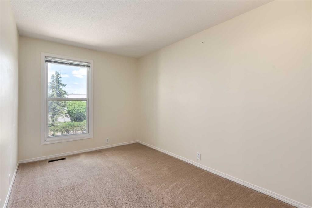 









5625


Silverdale

Drive Northwest, 31,
Calgary,




AB
T3B 4N5

