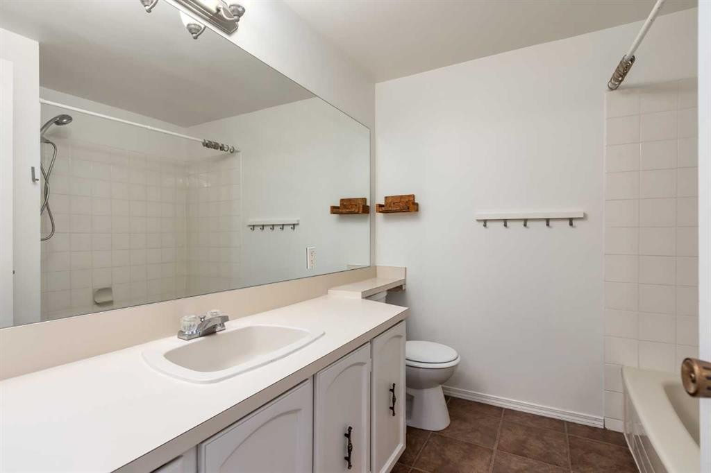 









5625


Silverdale

Drive Northwest, 31,
Calgary,




AB
T3B 4N5


