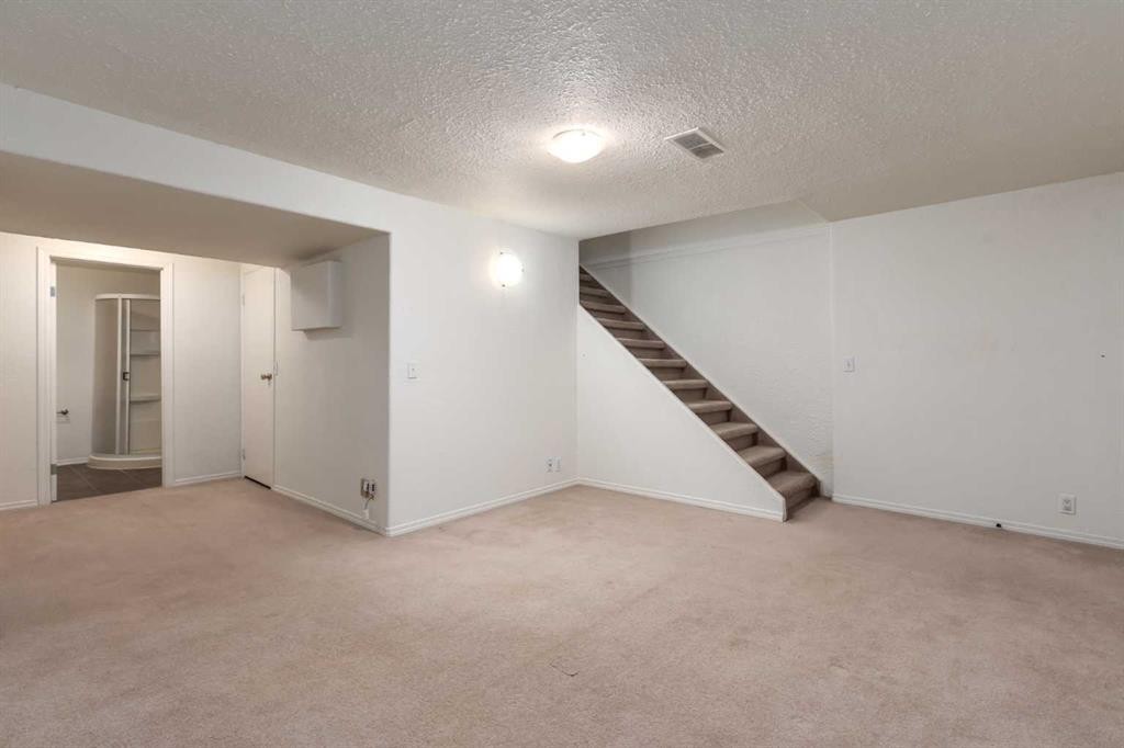 









5625


Silverdale

Drive Northwest, 31,
Calgary,




AB
T3B 4N5


