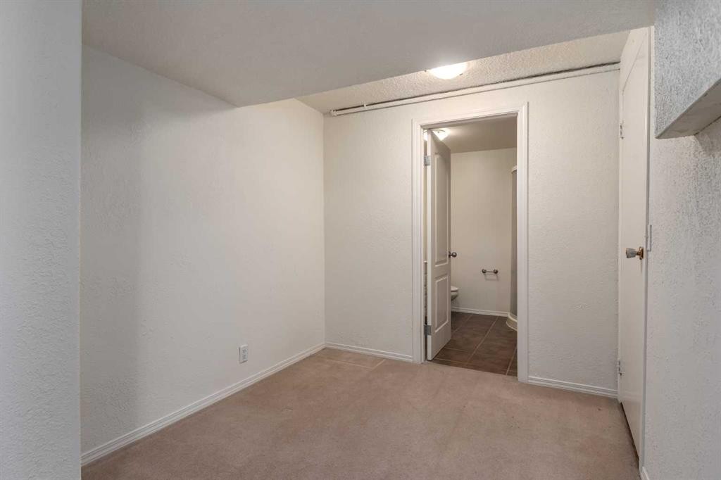 









5625


Silverdale

Drive Northwest, 31,
Calgary,




AB
T3B 4N5

